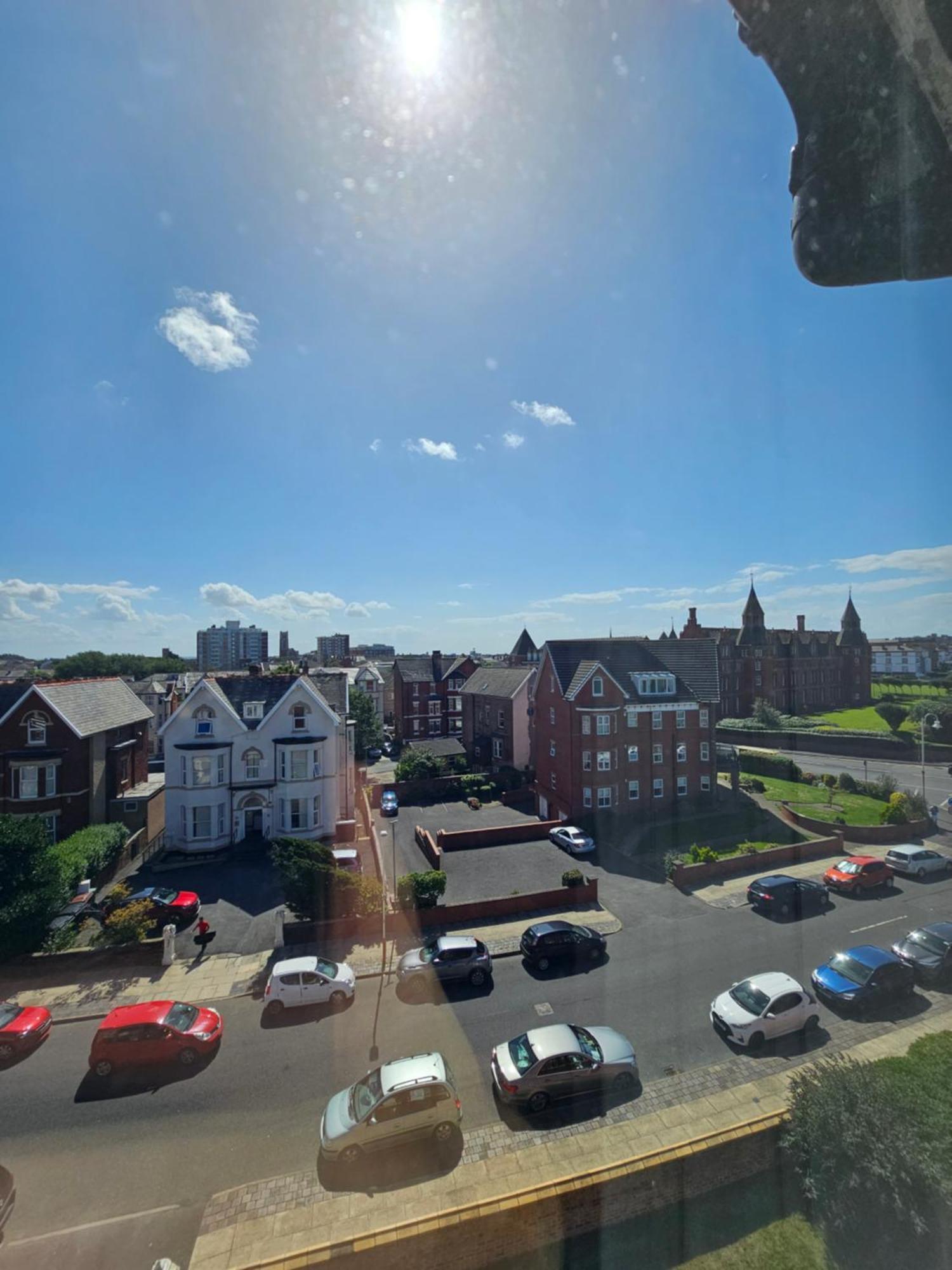 2 Bed Apartment Lakeside On The Promenade Southport Luaran gambar